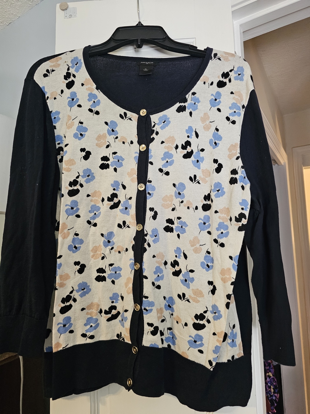 4/$25 LOFT Navy and Cream Floral Button-Front Cardigan